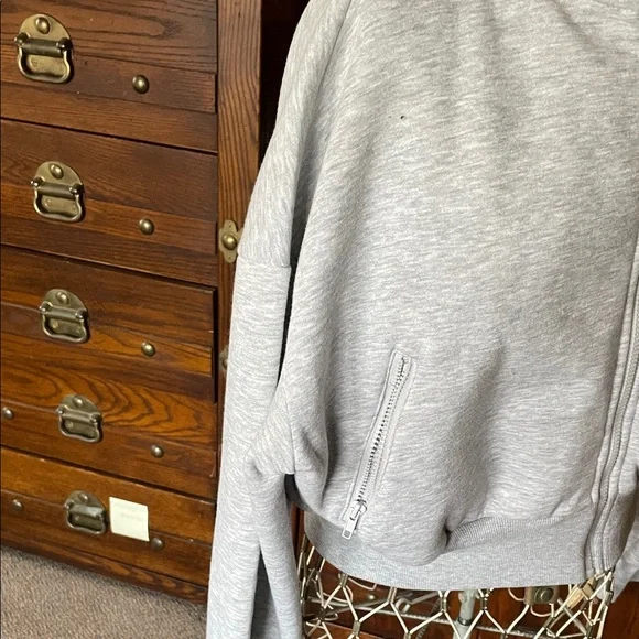 NWT Forever 21 Light Gray Cropped Sweatshirt Jacket - Picture 4 of 7